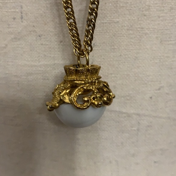 Vintage Double layer black & white egg pendant statement necklace - Picture 9 of 15